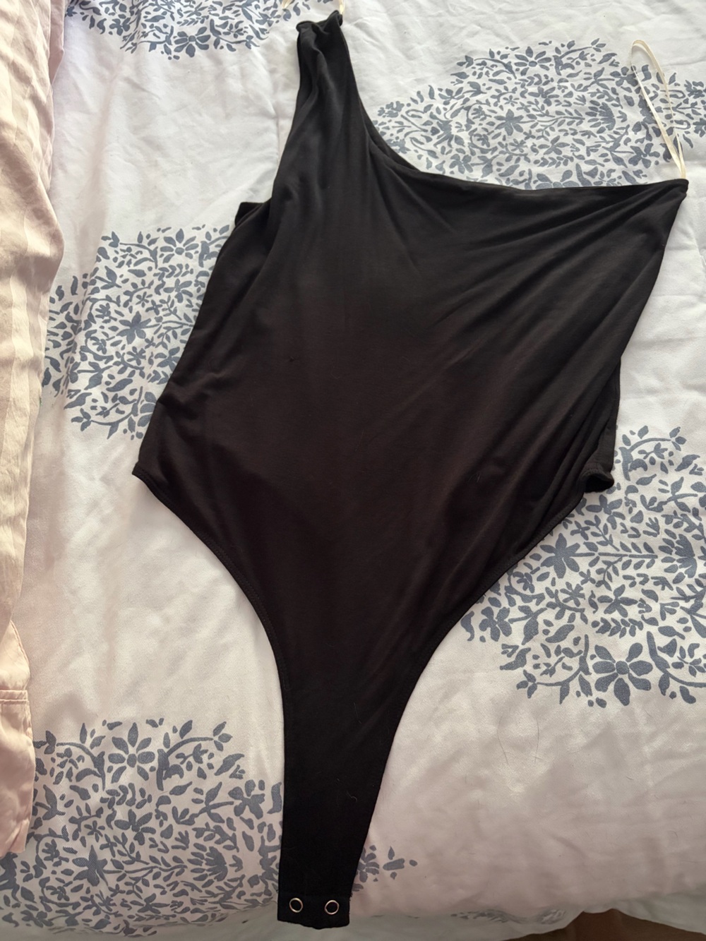 Double Zero Black Asymmetric One-Shoulder Bodysuit